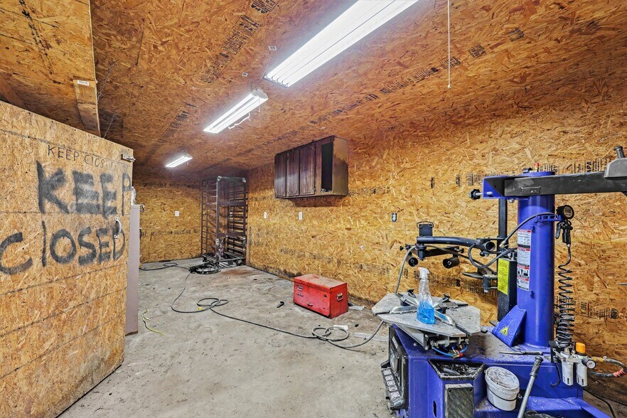 More Photos Of 2610 Imlay City Rd, Lapeer Auto Repair For Sale