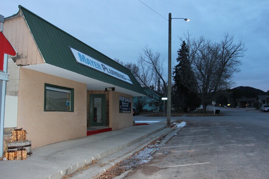 More Photos Of 47 N 6th St, Custer Flex For Sale