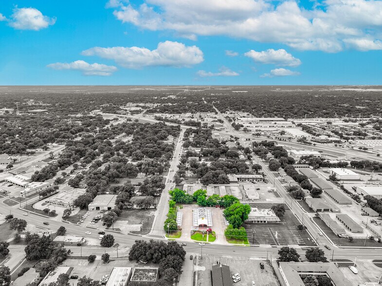 More Photos Of 1300 W Pioneer Dr, Irving Fast Food For Sale
