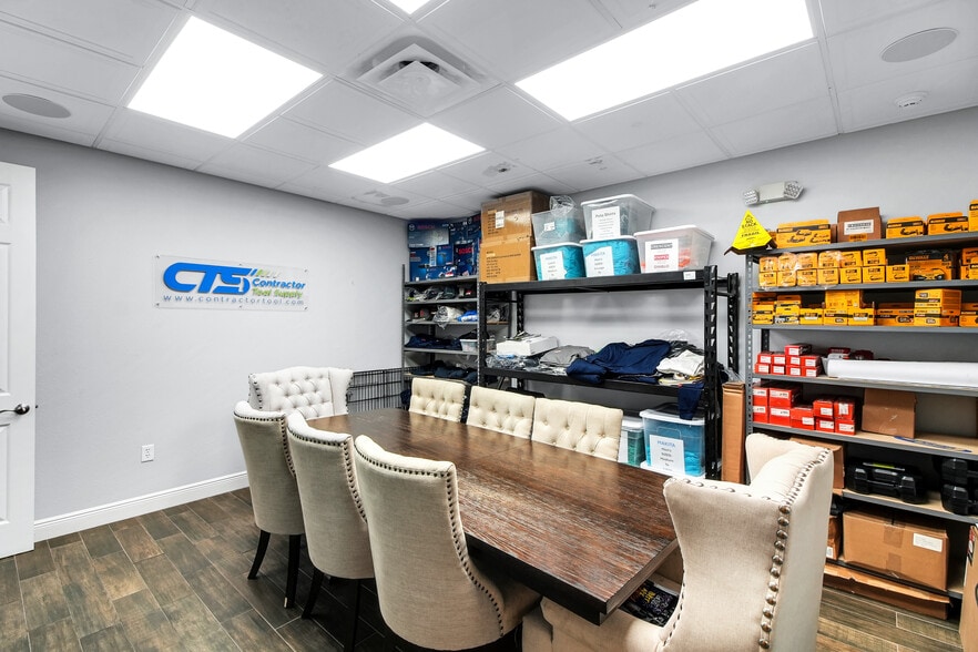 More Photos Of 1818 Greenleaf Ln, Leesburg Warehouse For Sale