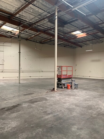 More Photos Of 100 S Reservoir St, Pomona Warehouse For Lease