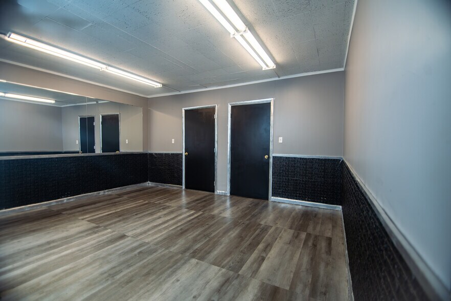 More Photos Of 5202 Baltimore National Pike, Catonsville Office For Sale