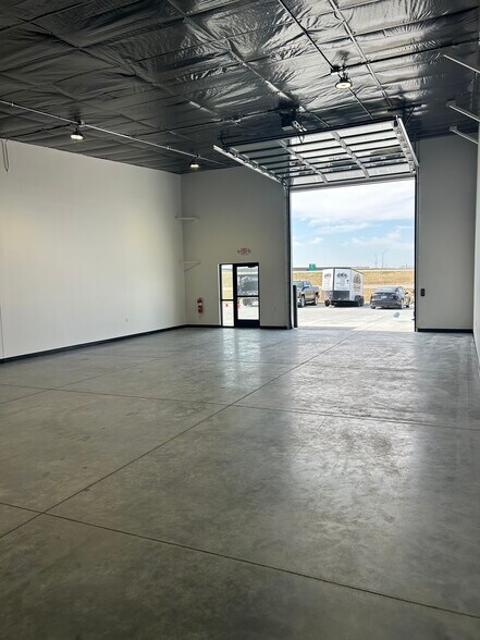 More Photos Of 23911 Southwest St, Waterloo Light Manufacturing For Lease