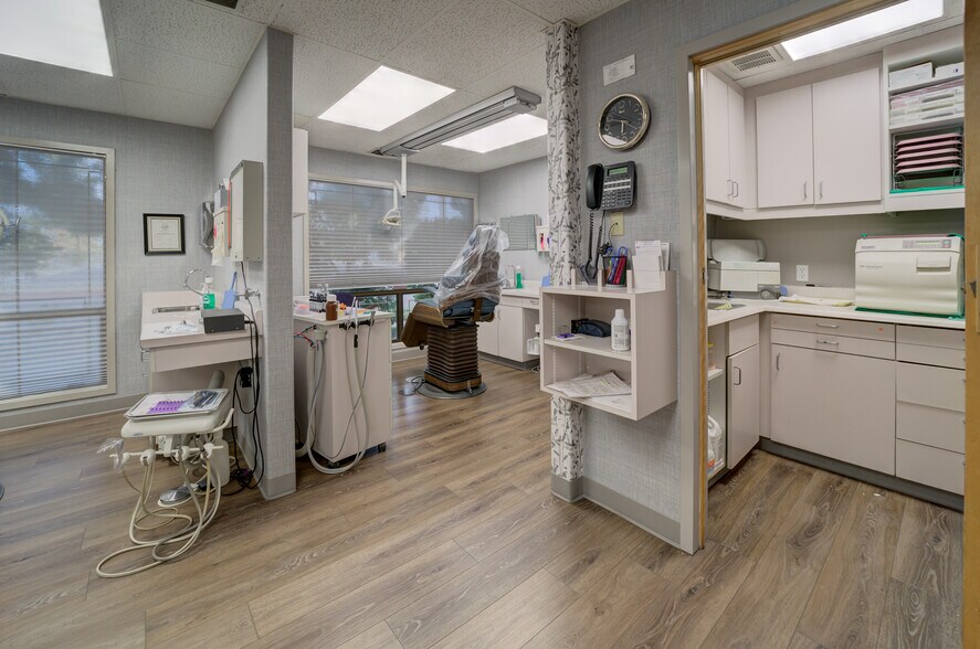 More Photos Of 2650 21st St, Sacramento Medical For Lease