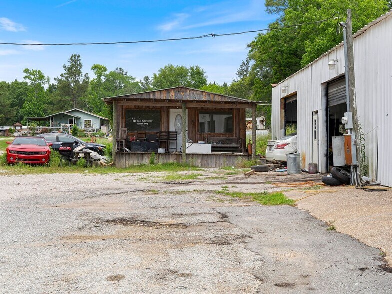 More Photos Of 3378 Highway 103 W, Lufkin Flex For Sale