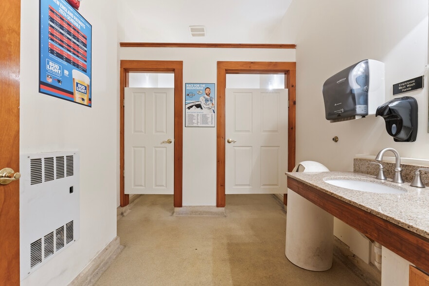 More Photos Of 52 Post Rd, Wells Restaurant For Sale