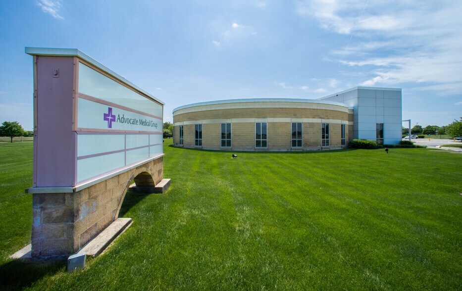 More Photos Of 1500 Sycamore Rd, Yorkville Medical For Lease