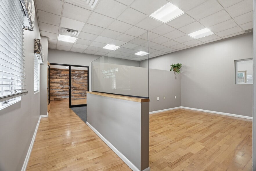 More Photos Of 16821 Park Circle Dr, Chagrin Falls Office For Sale