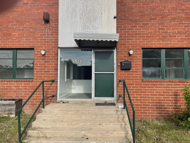 More Photos Of 3455 Empire Blvd SW, Atlanta Warehouse For Lease