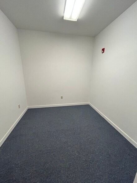 More Photos Of 1934 16th St NE, Hickory Freestanding For Lease
