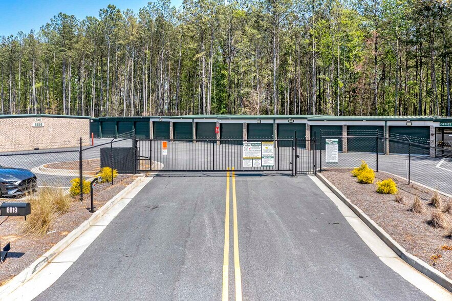 More Photos Of 6619 Lanier Islands Pky, Buford Self Storage For Sale