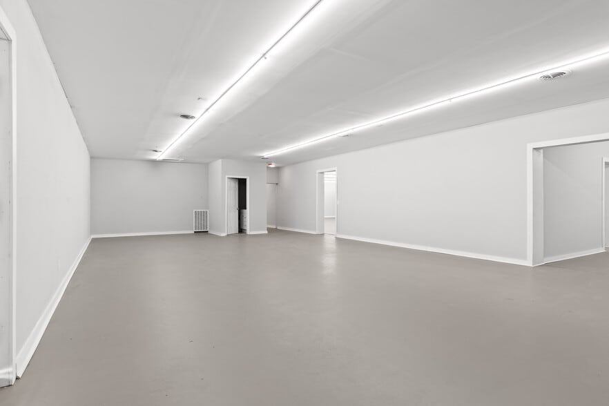 More Photos Of 734 Ashland Ter, Chattanooga Storefront Retail Office For Sale