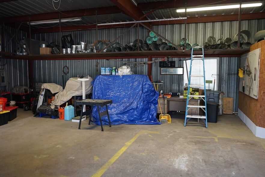 More Photos Of 11815 Beeville Dr, Houston Warehouse For Lease