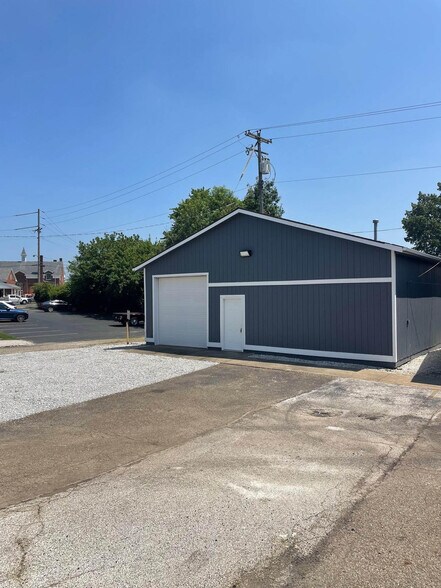 More Photos Of 520 S Prospect Ave, Hartville Flex For Lease