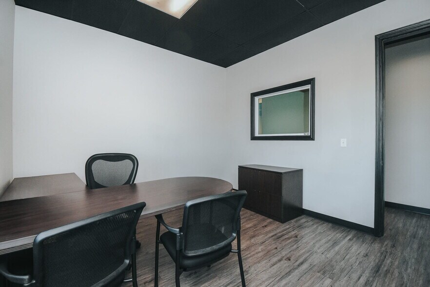 More Photos Of 13102 N Navarro St, Victoria Flex For Sale