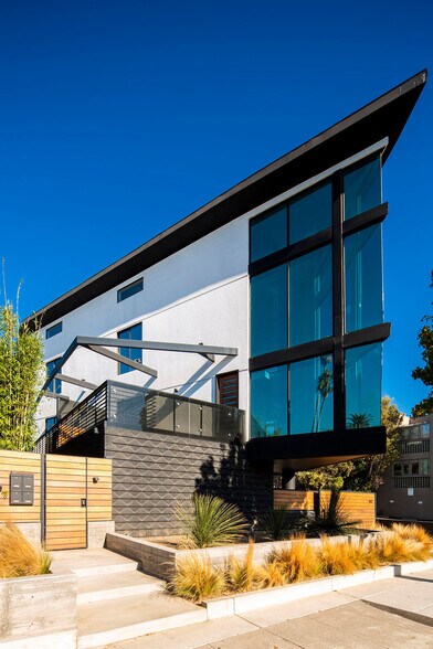 More Photos Of 1447 11th St, Santa Monica Office Residential For Lease