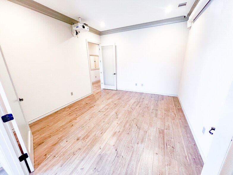 More Photos Of 5125 Sunmore Cir, Midland Office For Lease
