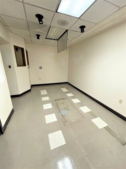 More Photos Of 502 54th Ave E, Fife Office For Lease