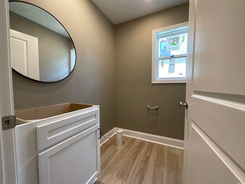 More Photos Of 405 & 407 E Center Street, Jacksonville Specialty For Sale