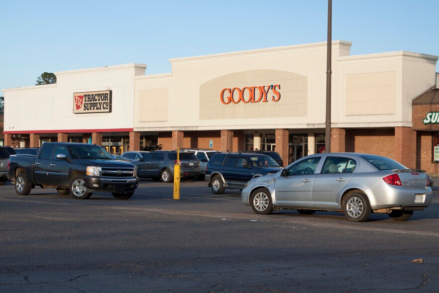 More Photos Of 12112-12130 Old 63 S, Lucedale General Retail For Lease