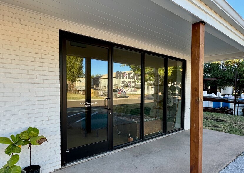 More Photos Of 120 E Tonhawa St, Norman Storefront Retail Office For Lease