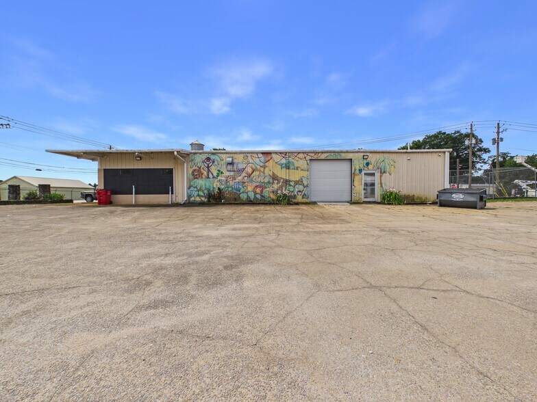 More Photos Of 124 Commerce St, Bowdon Showroom For Sale