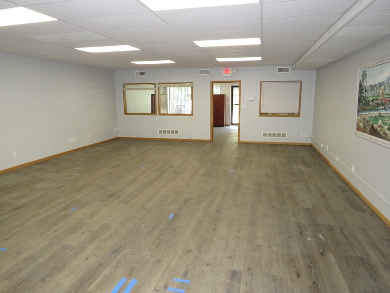 More Photos Of 113-137 W Wapella St, Minooka General Retail For Lease