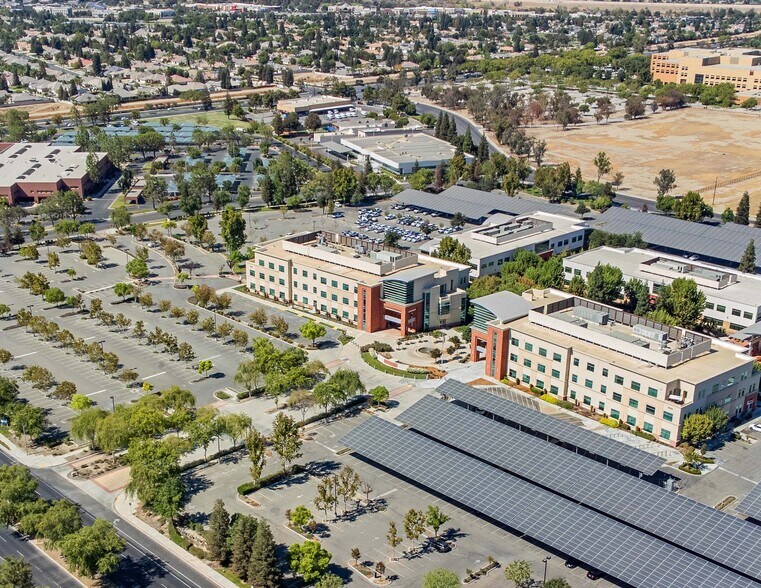 More Photos Of 9916 Camino Media, Bakersfield Medical For Lease