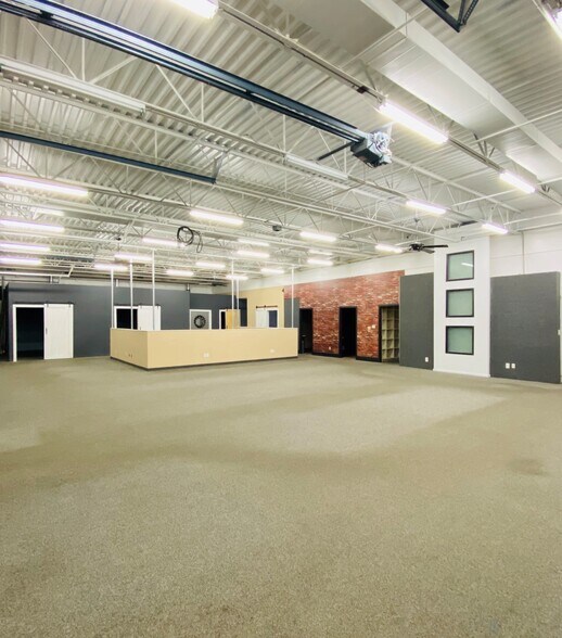 More Photos Of 485-489 Gradle Dr, Carmel Showroom For Sale