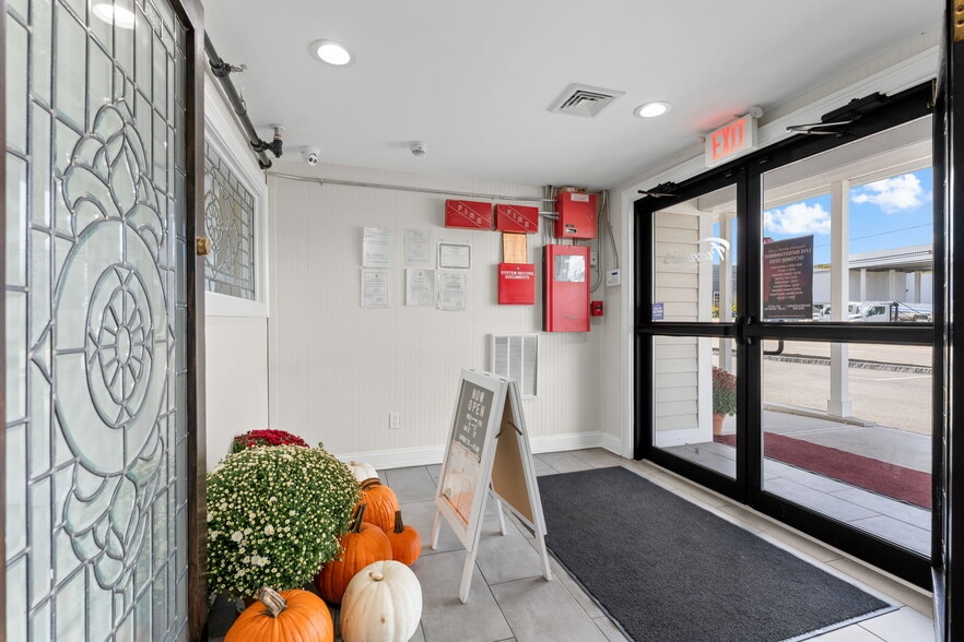 More Photos Of 119 Washington St, Plainville Restaurant For Lease