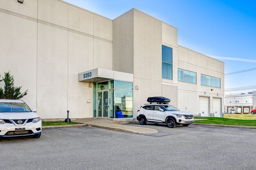 More Photos Of 9393 Boul Métropolitain E, Montréal Warehouse For Lease
