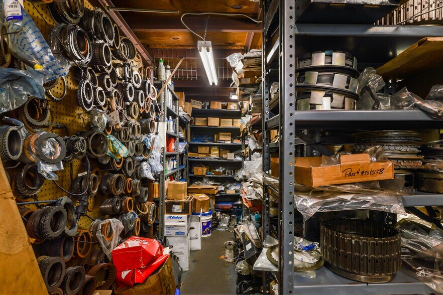 More Photos Of 347 Dartmouth St, New Bedford Auto Repair For Sale