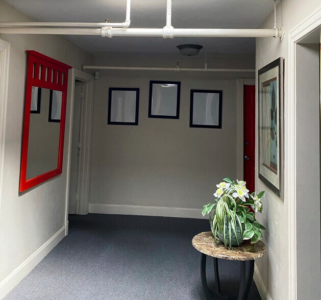 More Photos Of 19 SW 2nd St, Gainesville Office For Lease