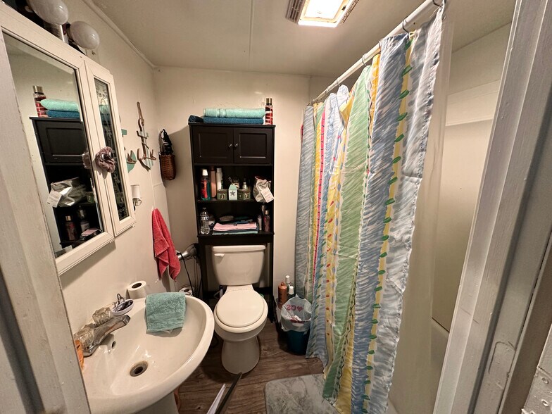 More Photos Of 1831 N C St, Elwood Apartments For Sale