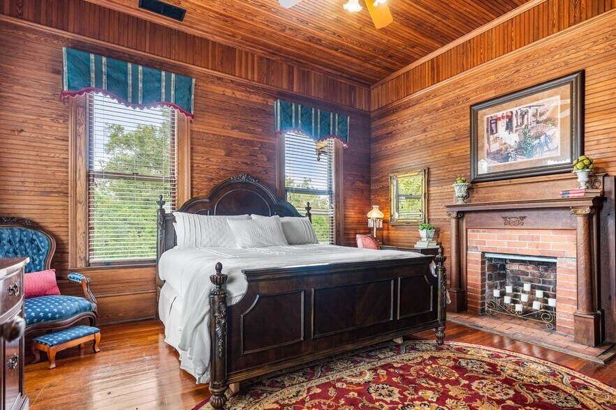 More Photos Of 323 N Main St, Swainsboro Restaurant For Sale