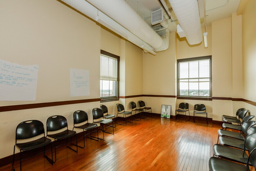 More Photos Of 906 S Homan Ave, Chicago Loft Creative Space For Lease
