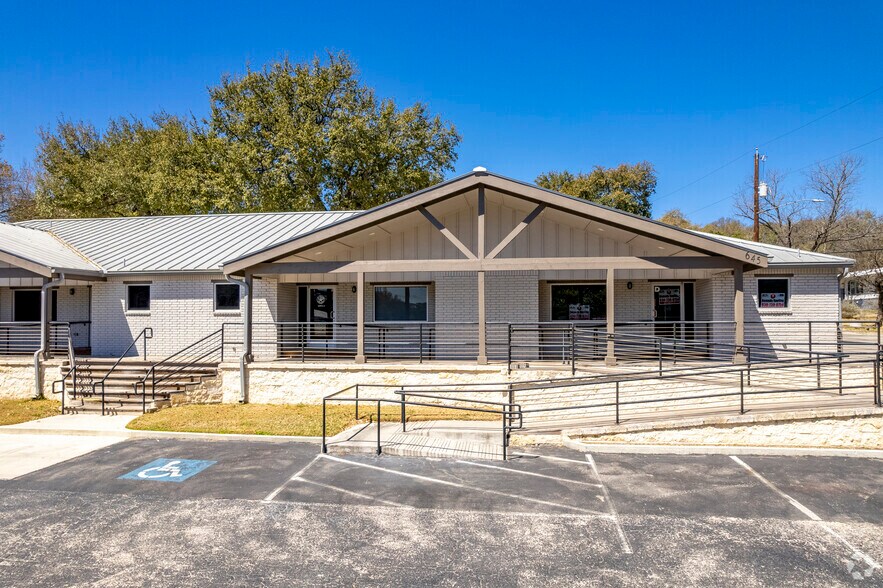 More Photos Of 645 Floral Ave, New Braunfels Office For Lease
