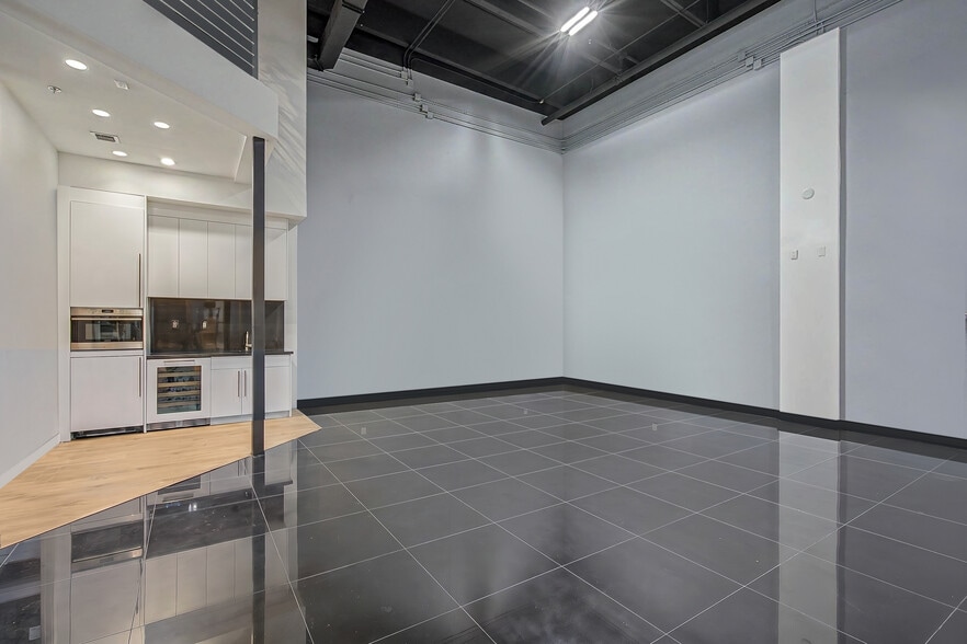 More Photos Of 6030 NW 102nd Ave, Doral Showroom For Sale