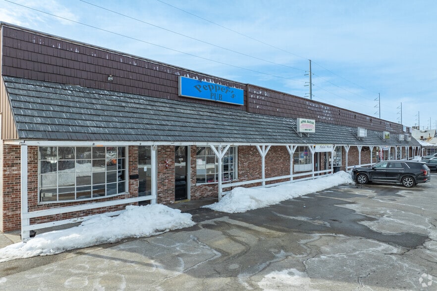 More Photos Of 326 S Broadway, Salem Unknown For Lease