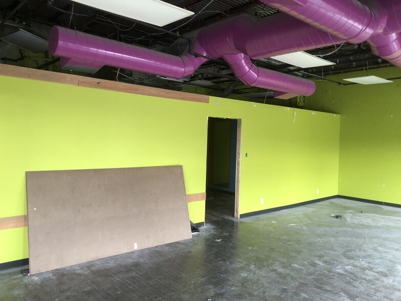 More Photos Of 401-411 Westport Rd, Kansas City Unknown For Lease