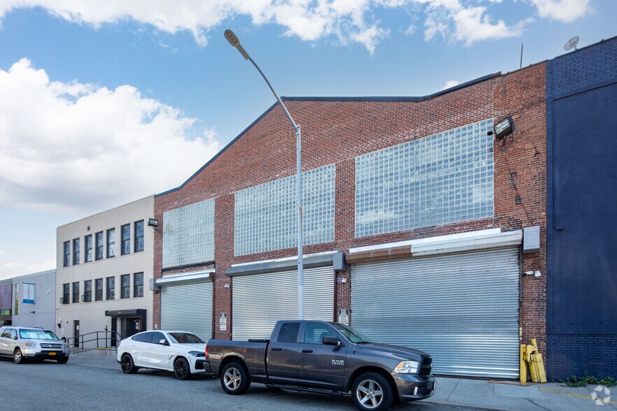 More Photos Of 4947 31st St, Long Island City Warehouse For Lease