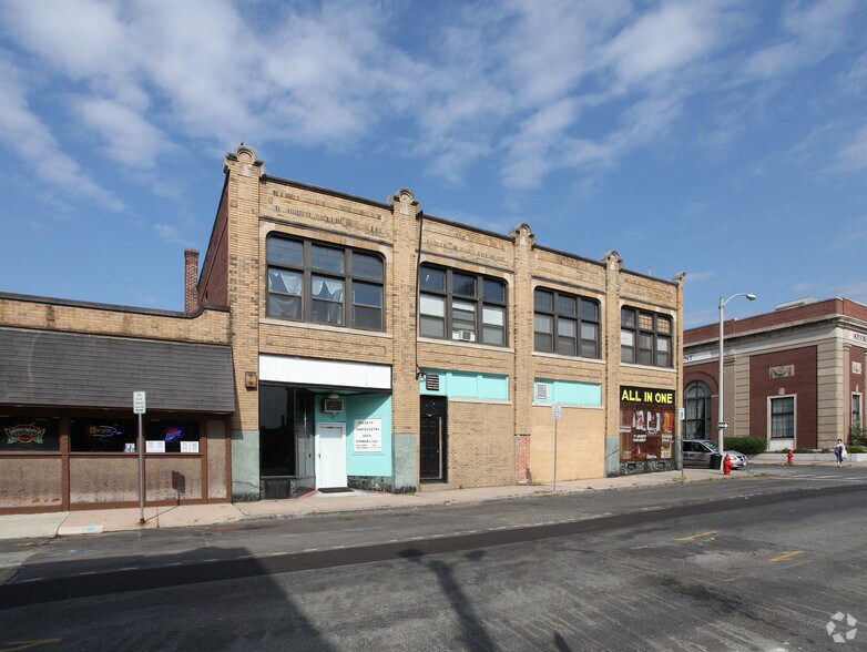 More Photos Of 98 Suffolk St, Holyoke Storefront Retail Office For Lease