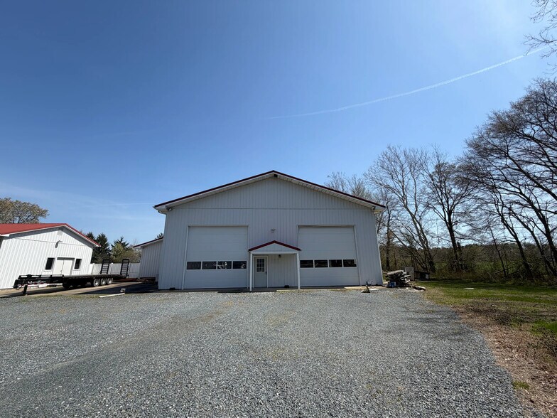 More Photos Of 27013 E Lillian St, Hebron Warehouse For Sale