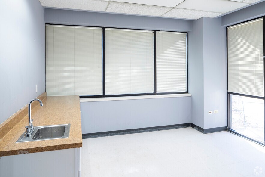 More Photos Of 14707 E 2nd Ave, Aurora Office For Lease