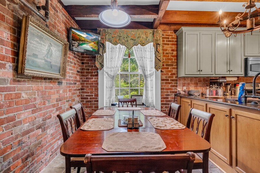 More Photos Of 607 Old West Point Rd, Starkville Hospitality For Sale