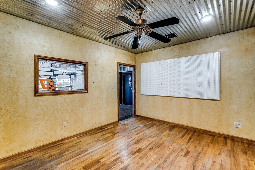 More Photos Of 2217 Old Dennis Rd, Weatherford Service For Sale