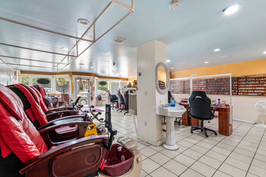 More Photos Of 57 River St, Haverhill Storefront For Sale