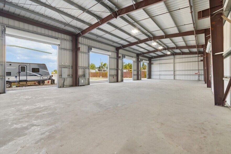 More Photos Of 11185 Roswell Ave, Pomona Warehouse For Lease