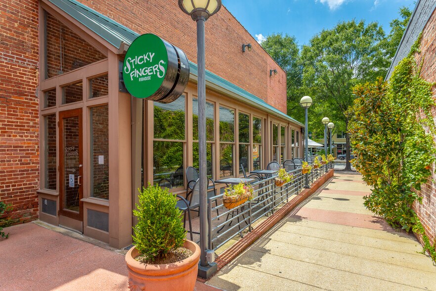 More Photos Of 420 Broad St, Chattanooga Storefront For Lease