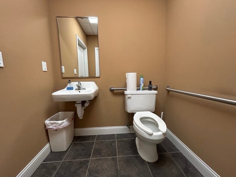 More Photos Of 5084 Wooster Rd, Cincinnati Medical For Sale